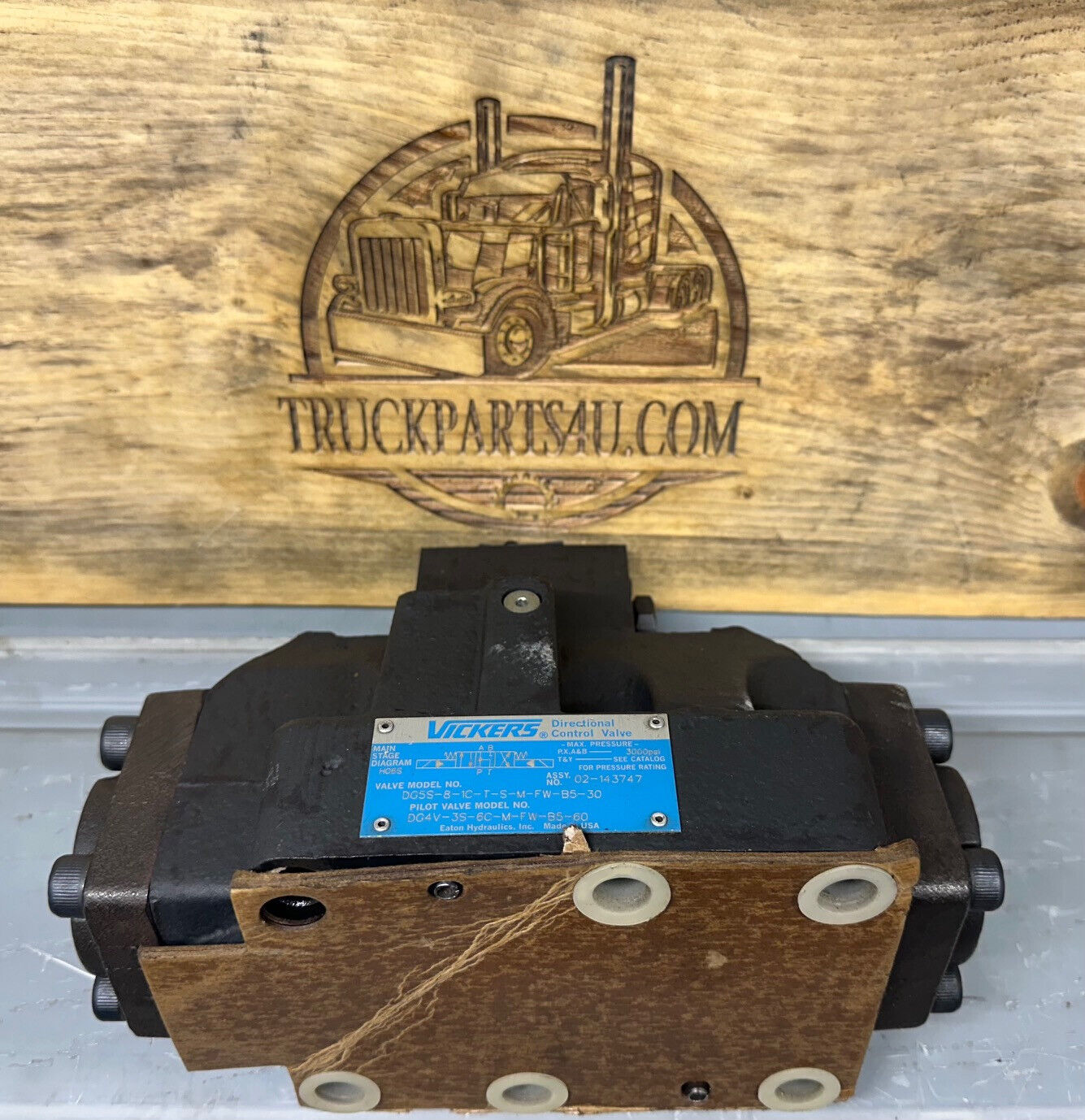 DG5S-8-1C-T-S-M-FW-B5-30 VICKERS DIRECTIONAL CONTROL VALVE  ** NEW GENUINE
